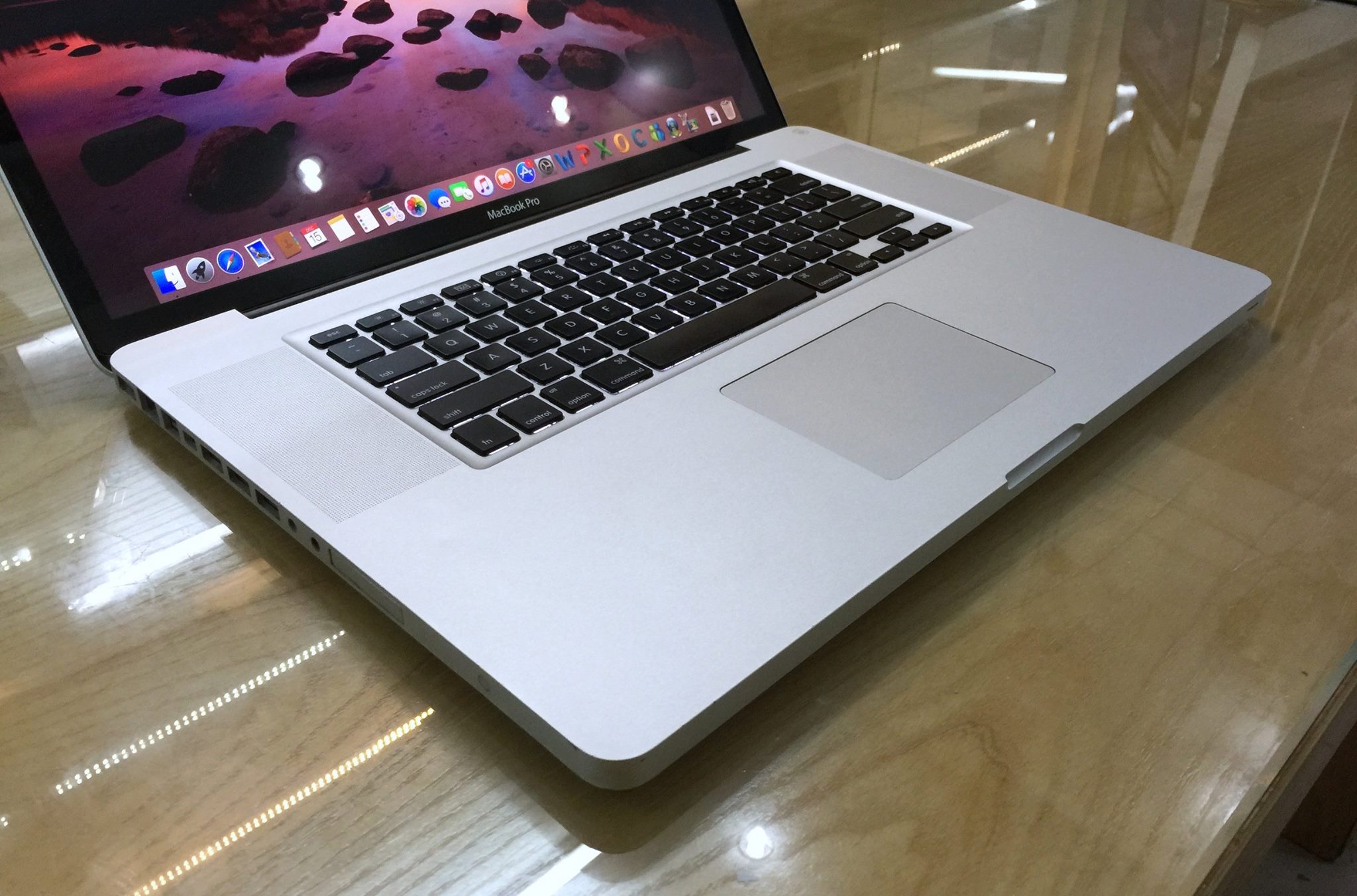Macbook Pro MC024-7.jpg